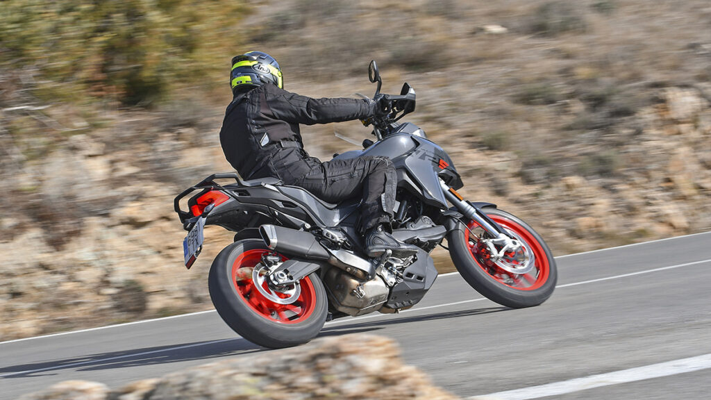 Moto Guzzi V100 Mandello S: este es su precio y las motos rivales 14 Ducati Multistrada V2