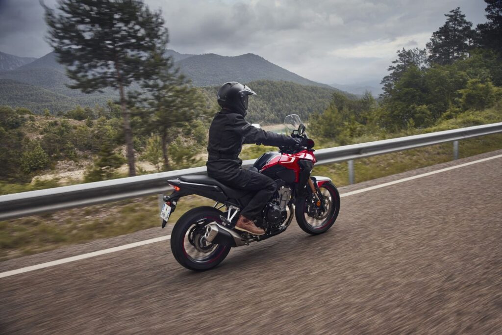 La Honda CB500X es una moto trail que está en oferta con Honda Plus Go! de serie, matricula incluida 12 Honda CB500 X