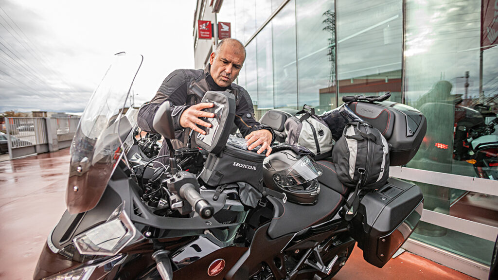 Todo lo que debes tener en cuenta para preparar tu próximo viaje en moto 12 Honda NT1100 1