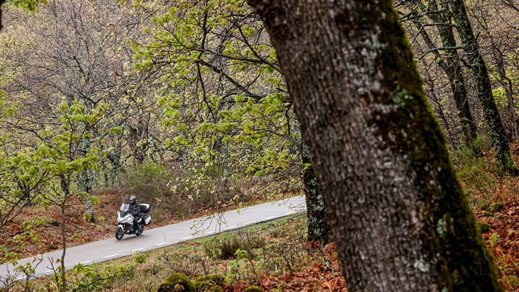 Todo lo que debes tener en cuenta para preparar tu próximo viaje en moto 13 Honda NT1100 2