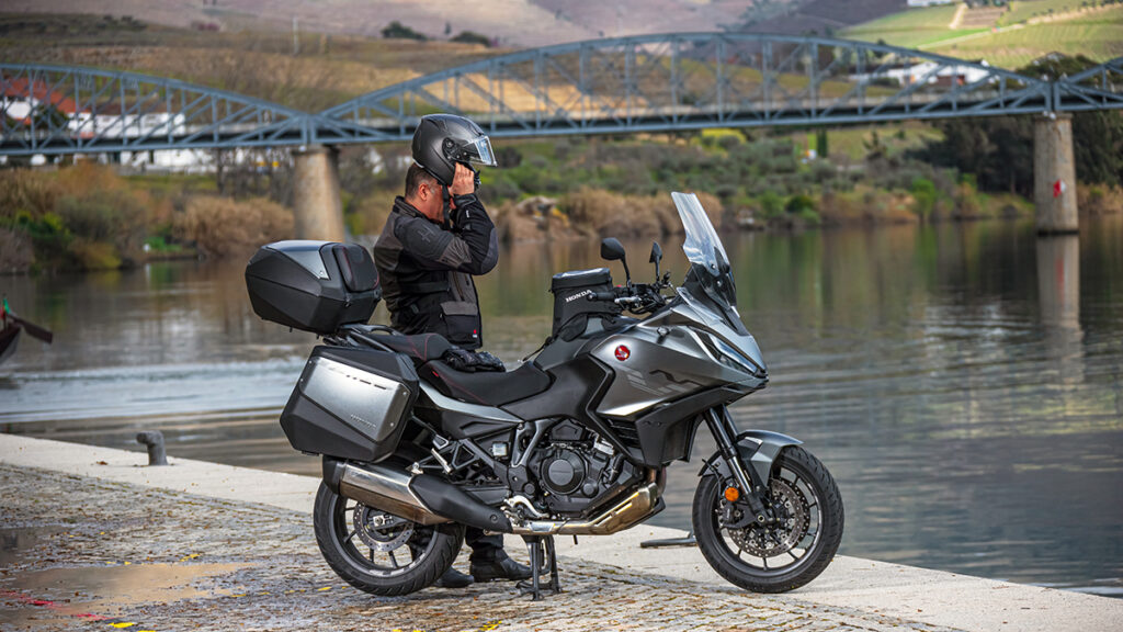 Todo lo que debes tener en cuenta para preparar tu próximo viaje en moto 15 Honda NT1100 8