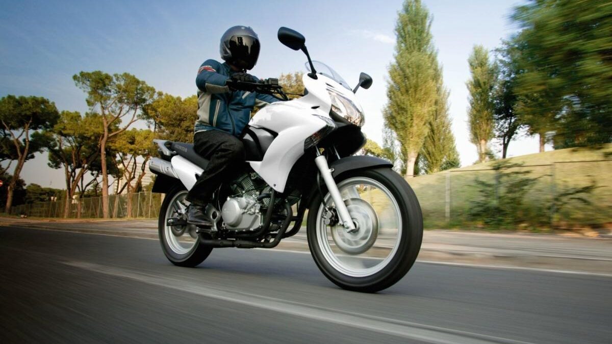 Estas son los modelos de moto que más interesa comprar de segunda mano 37 Honda Varadero 125 edited