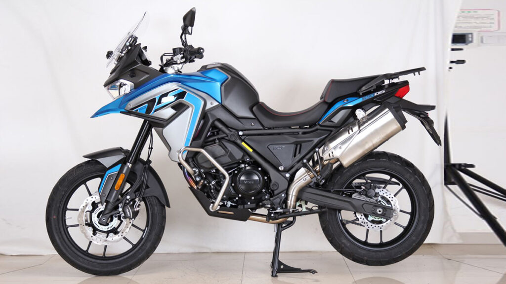 Tiene motor BMW y 5 años de garantía por 6.187 €: la moto trail A2 de Voge hace que tu dinero cunda más 11 Voge 650 DS/DSX