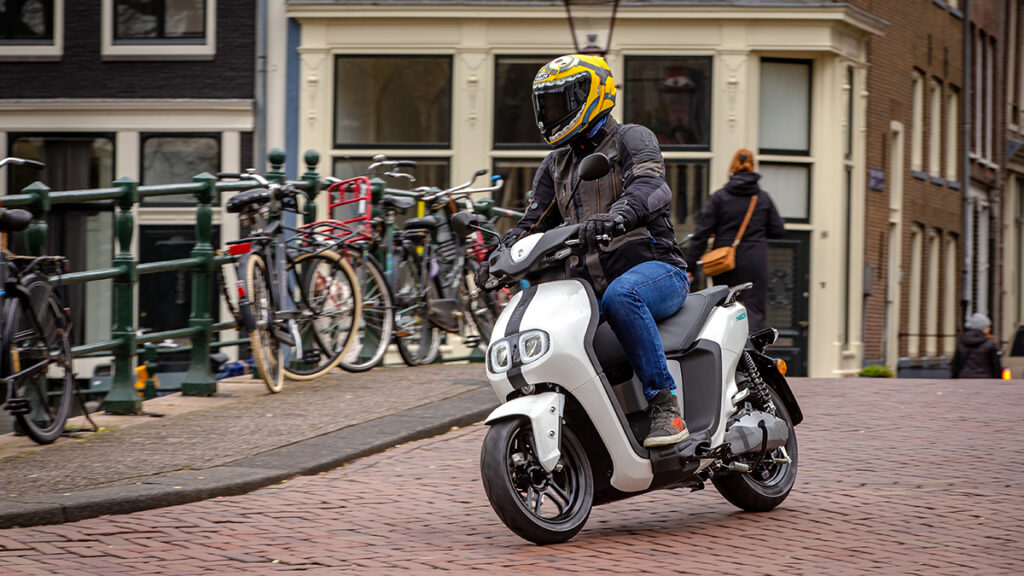 Motos eléctricas: el primer scooter japonés 100 % eléctrico para el mercado europeo 18 Yamaha Neos 2022 6