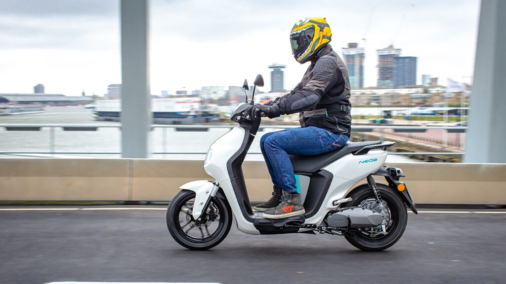 Motos eléctricas: el primer scooter japonés 100 % eléctrico para el mercado europeo 22 Yamaha Neos 2022 8
