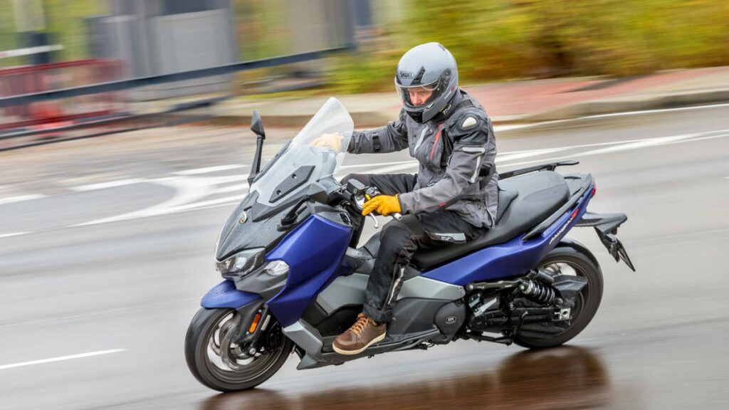 Cómo pasar del coche a la moto con total seguridad 11 moto en invierno