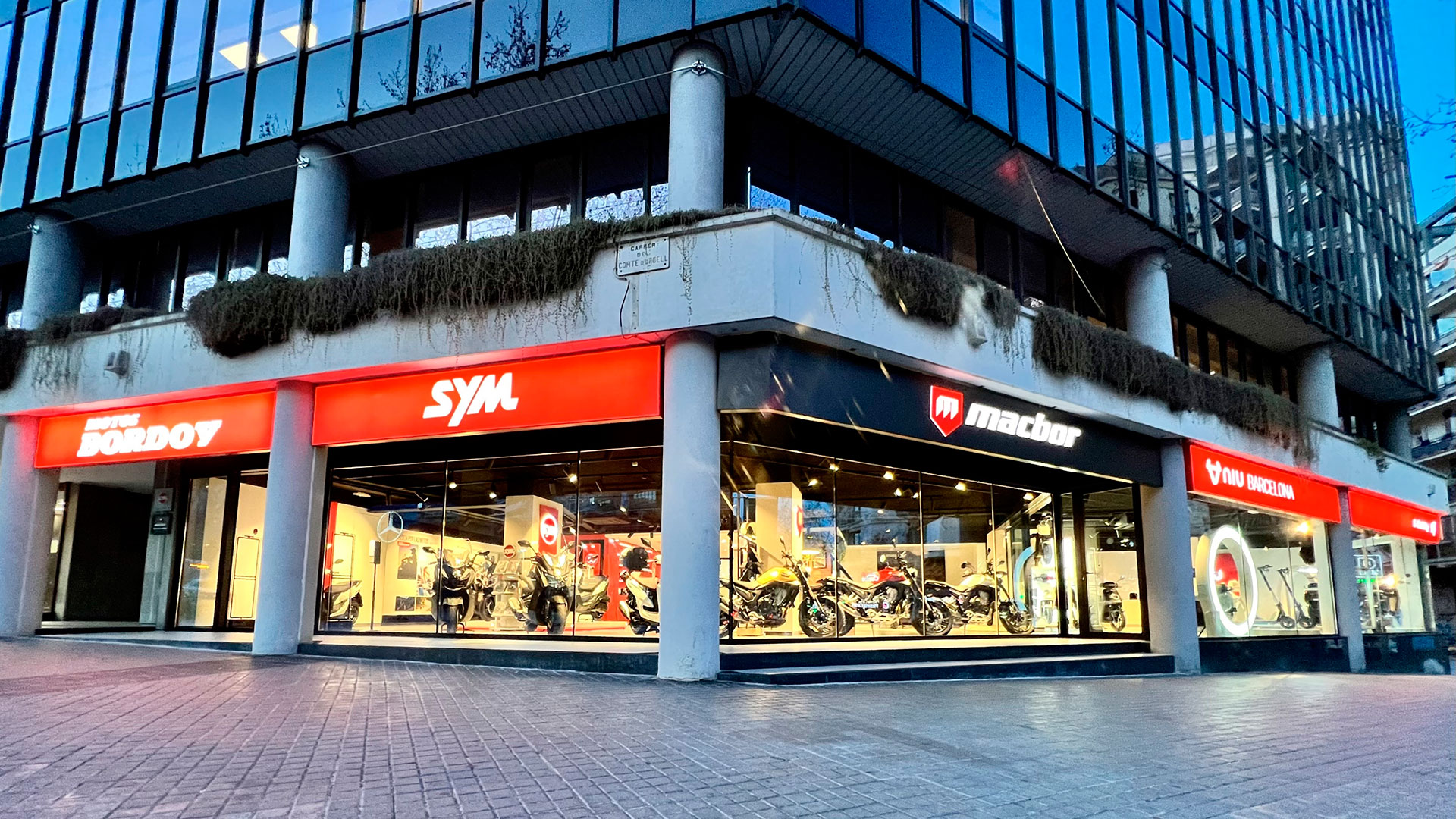 Flagship Store de Motos Bordoy: un nuevo espacio referente de la moto en Barcelona 6 tienda-motos-bordoy-macbor-sym