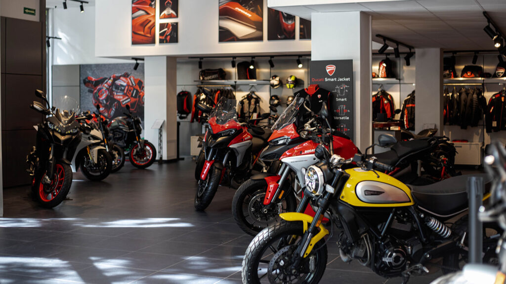 Ducati Barcelona inaugura su tienda por todo lo alto 12 inauguracion-tienda-ducati-barcelona