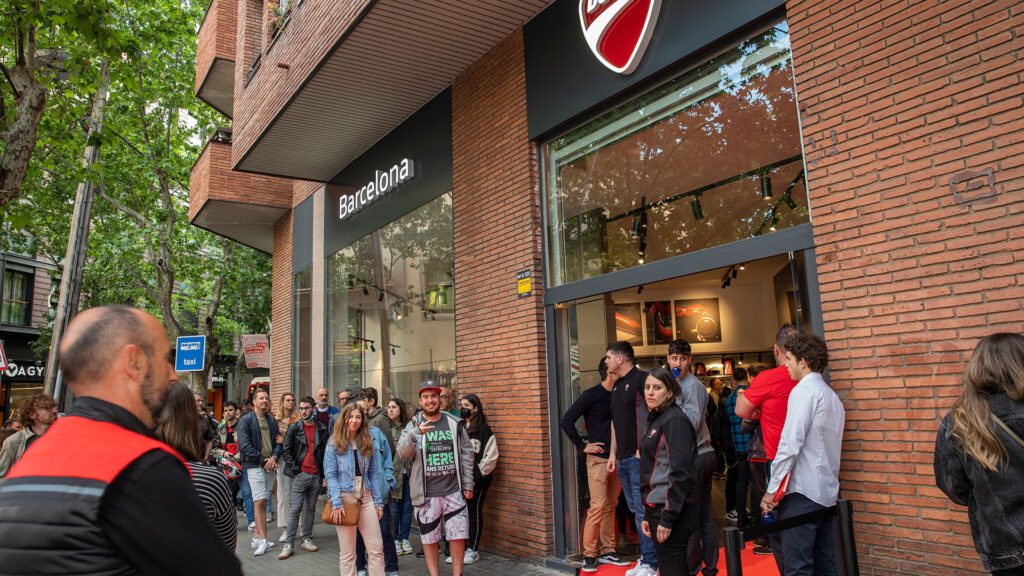 Ducati Barcelona inaugura su tienda por todo lo alto 11 inauguracion-tienda-ducati-barcelona