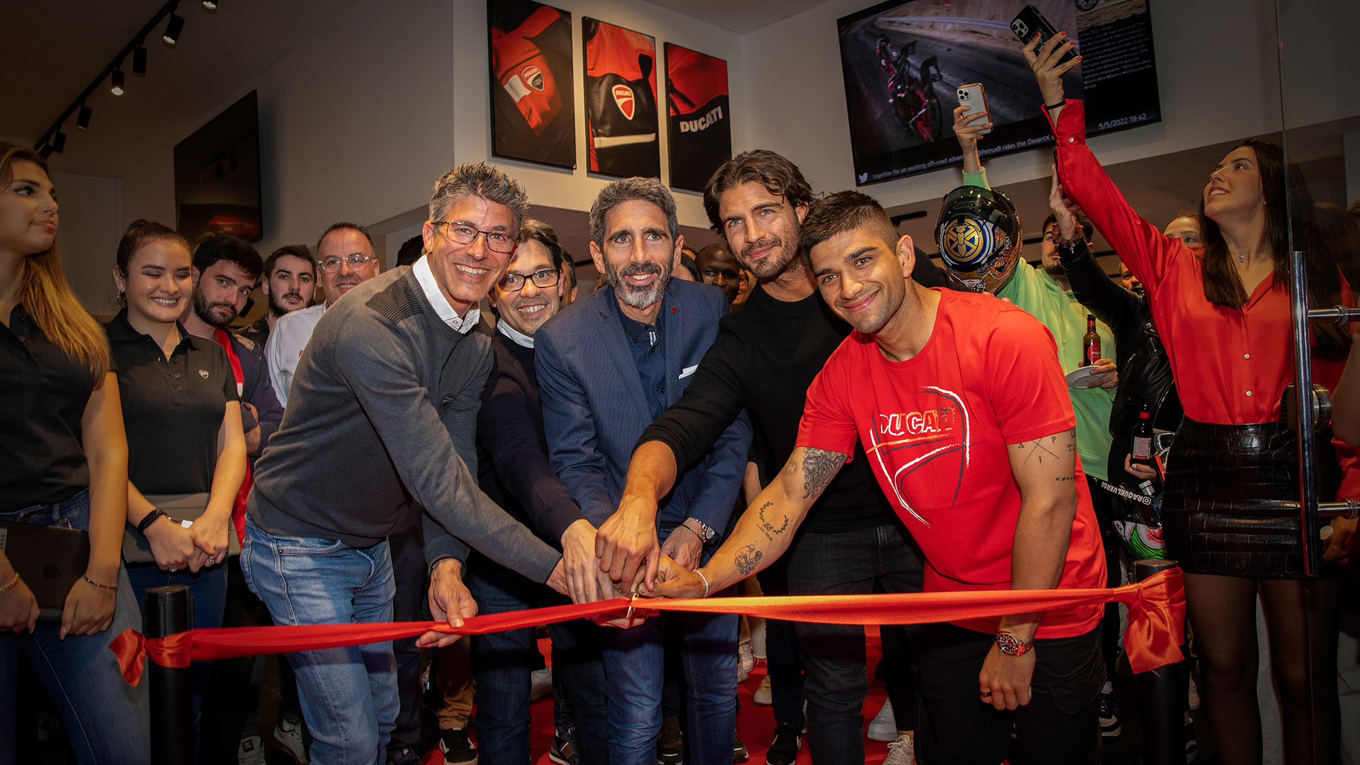 Ducati Barcelona inaugura su tienda por todo lo alto