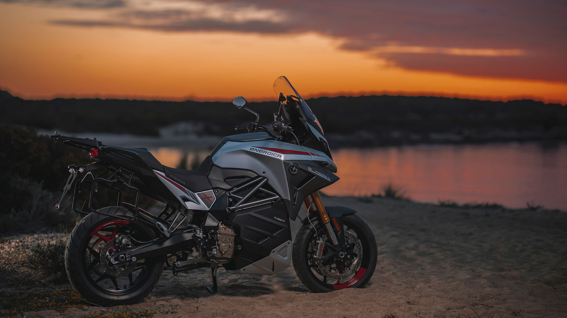 ENERGICA vence como mejor moto eléctrica en los MCN Awards 2023