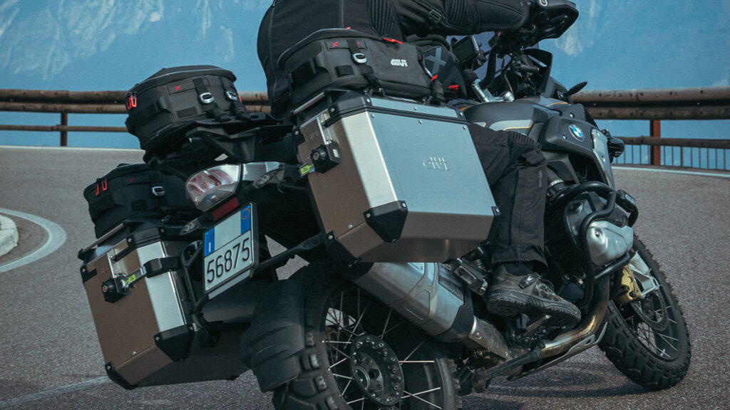 Gama X-Line de GIVI: múltiples opciones para ampliar la capacidad de tu moto 13 GIVI X Line 49