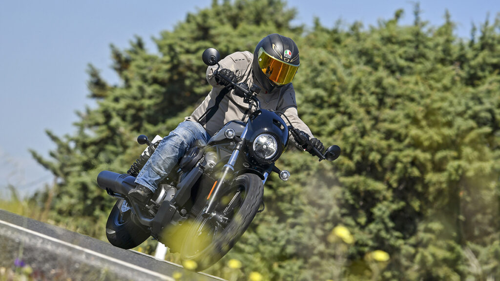 Prueba Harley-Davidson Nightster: Trampantojo americano 19 Harley Davidson Nightster 4