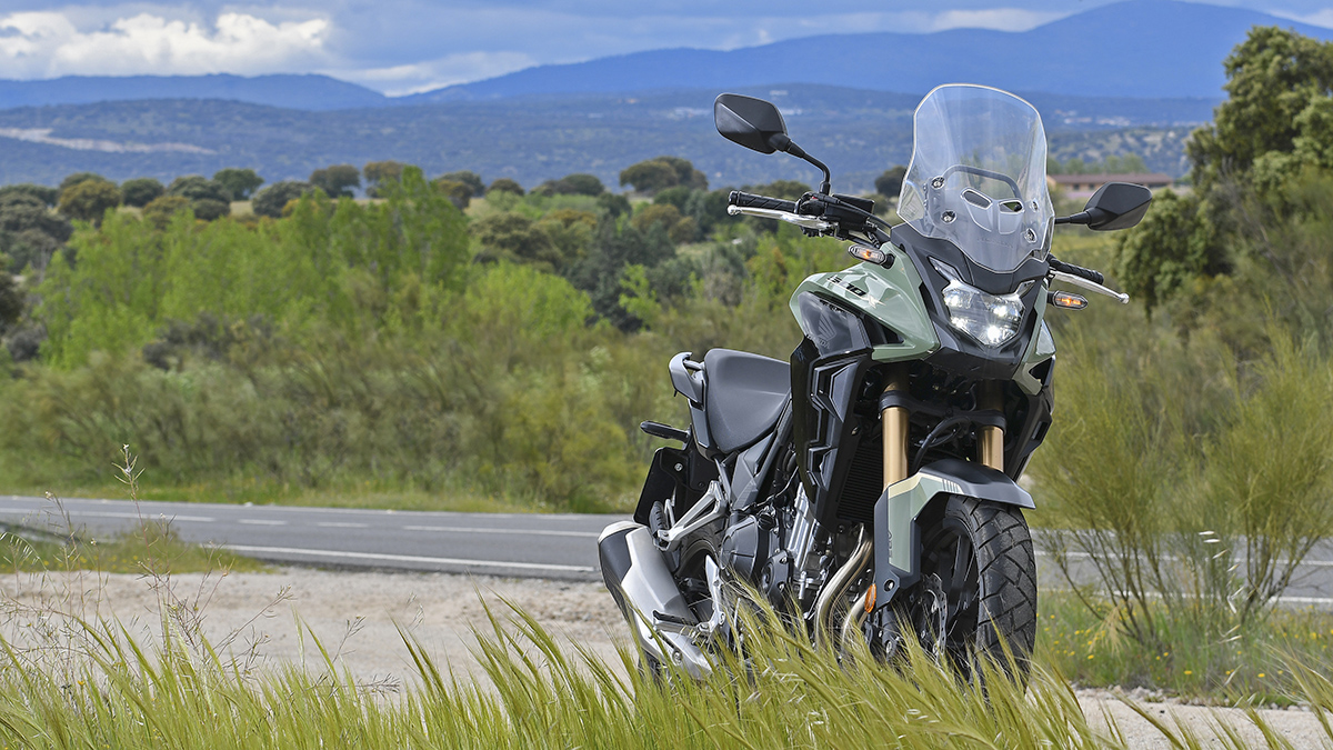 Honda aposta no azul para linha 2024 de CB 500F e CB 500X