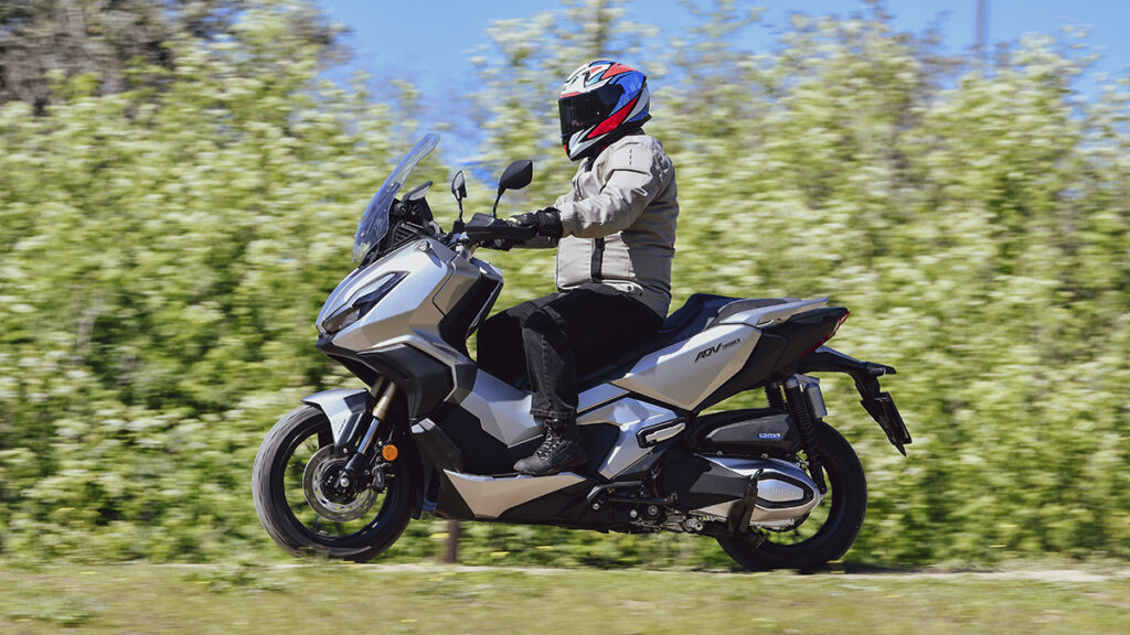 Los scooter Honda 350 se benefician de todos estos chollos 8 Prueba Honda ADV 350