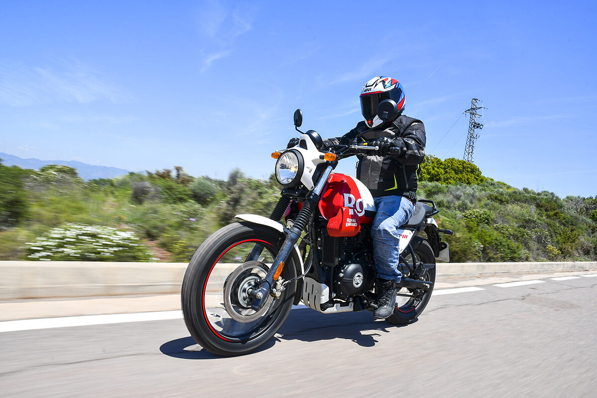 Prueba Royal Enfield Scram 411: una scrambler que viene del campo