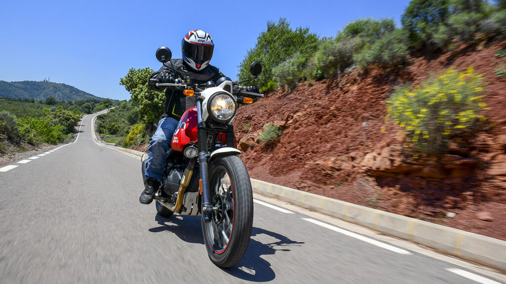 Prueba Royal Enfield Scram 411: una scrambler que viene del campo 19 Royal Enfield Scram 411 12