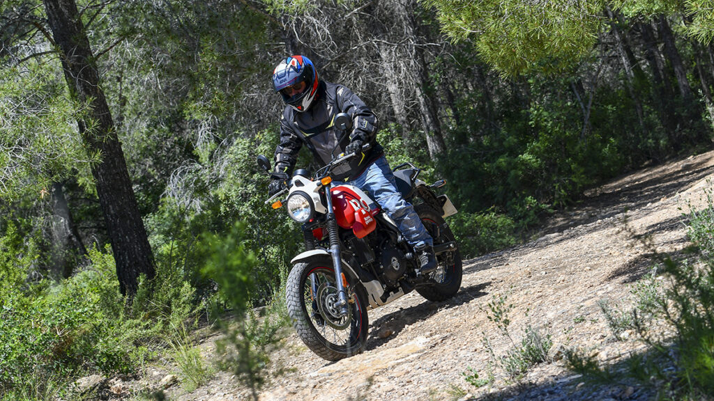 Prueba Royal Enfield Scram 411: una scrambler que viene del campo 18 Royal Enfield Scram 411 9