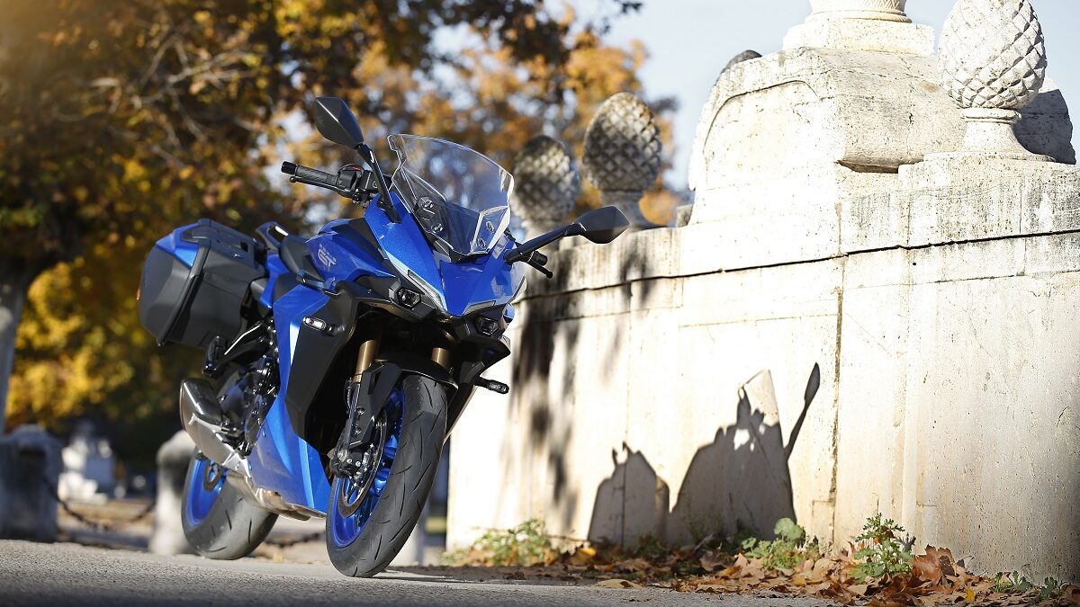 ¿Y si lo que necesitas realmente no es una trail? 17 Suzuki GSX S1000 GT 4 edited
