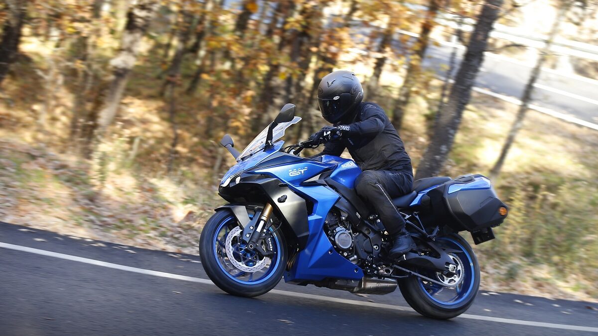 ¿Y si lo que necesitas realmente no es una trail? 16 Suzuki GSX S1000 GT 8 edited