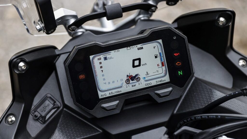 Tiene motor BMW y 5 años de garantía por 6.187 €: la moto trail A2 de Voge hace que tu dinero cunda más 13 Voge 650DSX