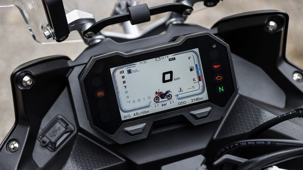 Motos trail: un modelo totalmente moderno, pero con el sabor de siempre 10 Voge 650 DSX 9 edited