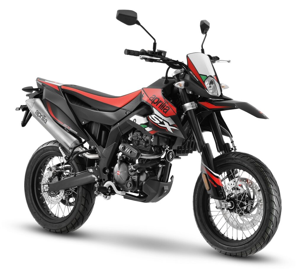 En todas las Aprilia 125 con cambio, te llevas un descuento de 500 € 13 Aprilia SX 125, negro, rojo