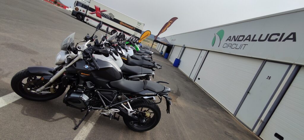 Neumáticos Continental ContiRoadAttack 4: con las motos sport-turismo por objetivo 16 continental ambiente 4