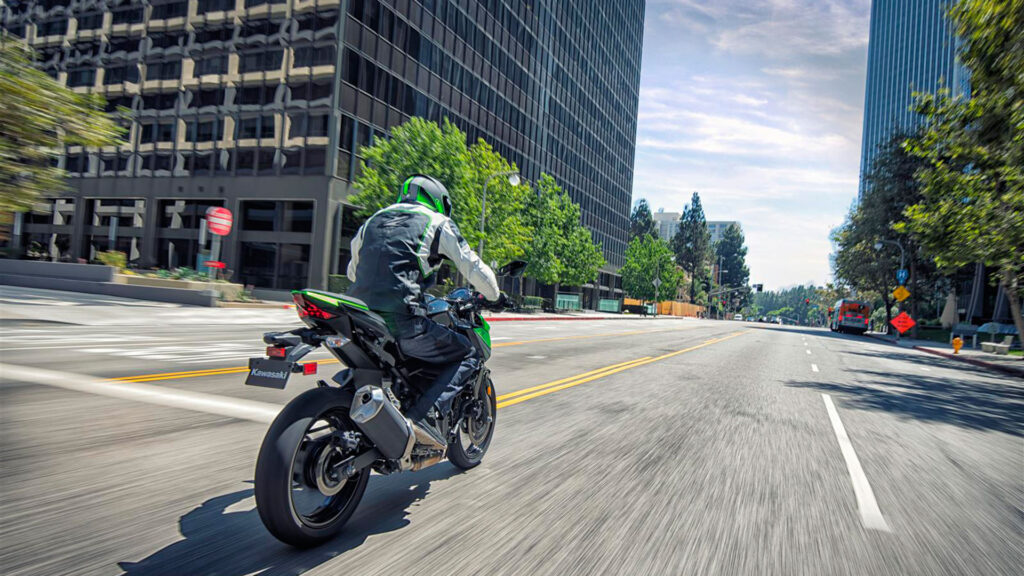Kawasaki Z400 y Z650: Carácter Sugomi en tamaños diferentes 9 dos-modelos-populares-kawasaki-a2-regresan-2022