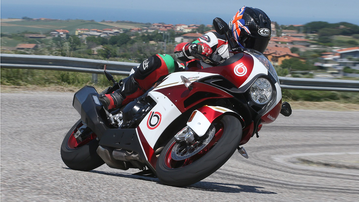 Bimota pasa de la electrificación y seguirá comercializando únicamente modelos de combustión 1 Bimota KB4 prueba Alan Cathcart