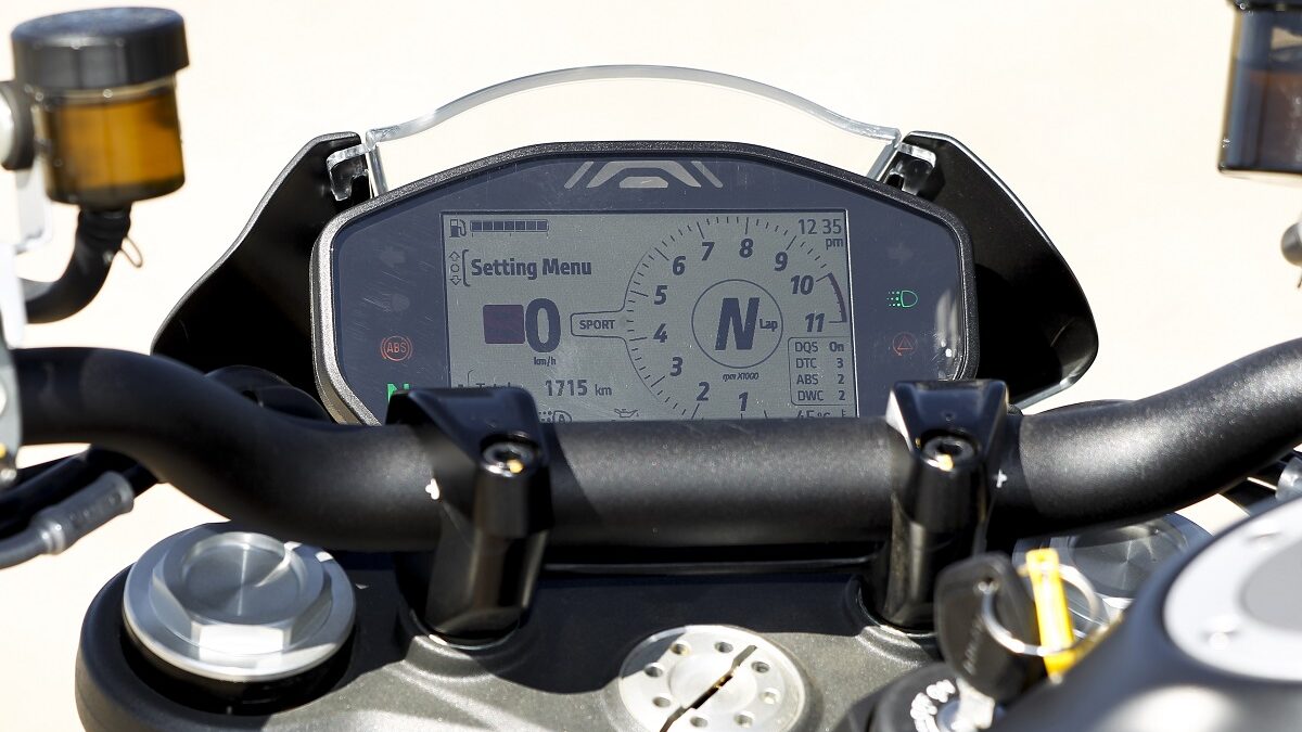 Así se muestra una de las naked de referencia en su versión actualizada 13 Ducati Monster 3 edited