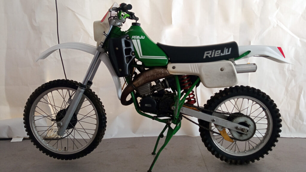 Las 10 motos fabricadas en España más icónicas 8 Rieju Marathon 74