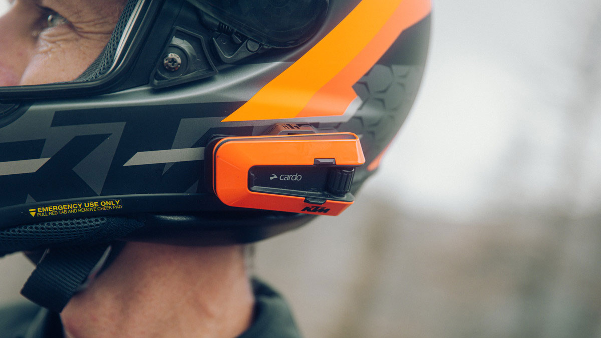 PACTALK Edge de KTM: siempre comunicado con los colores de la marca naranja