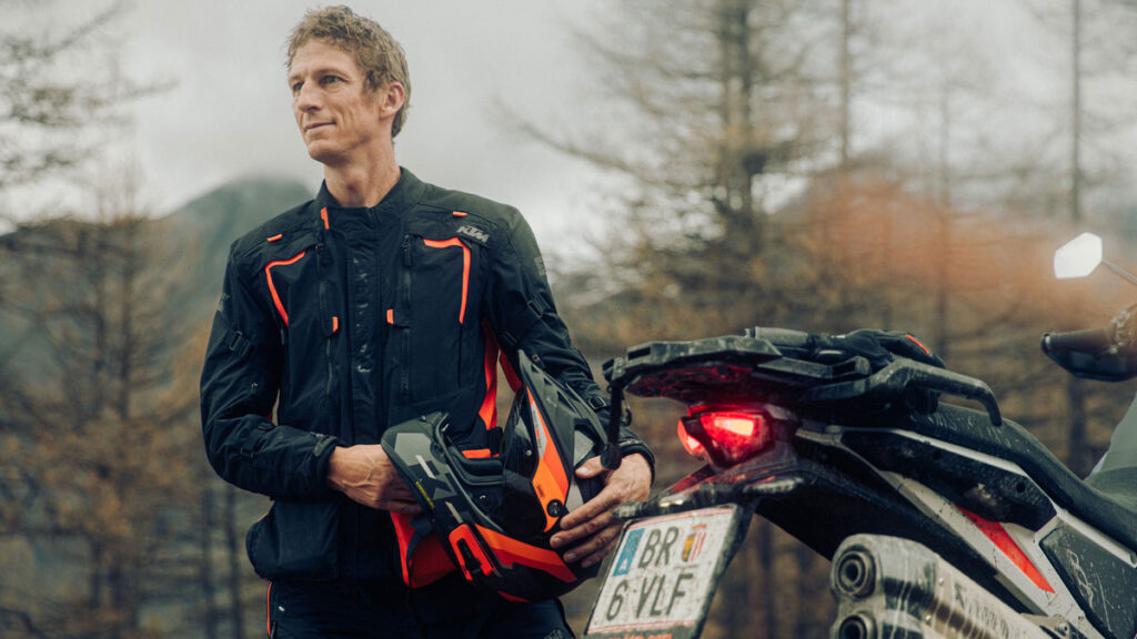 PACTALK Edge de KTM: siempre comunicado con los colores de la marca naranja 11 KTM PACKTALK Edge1