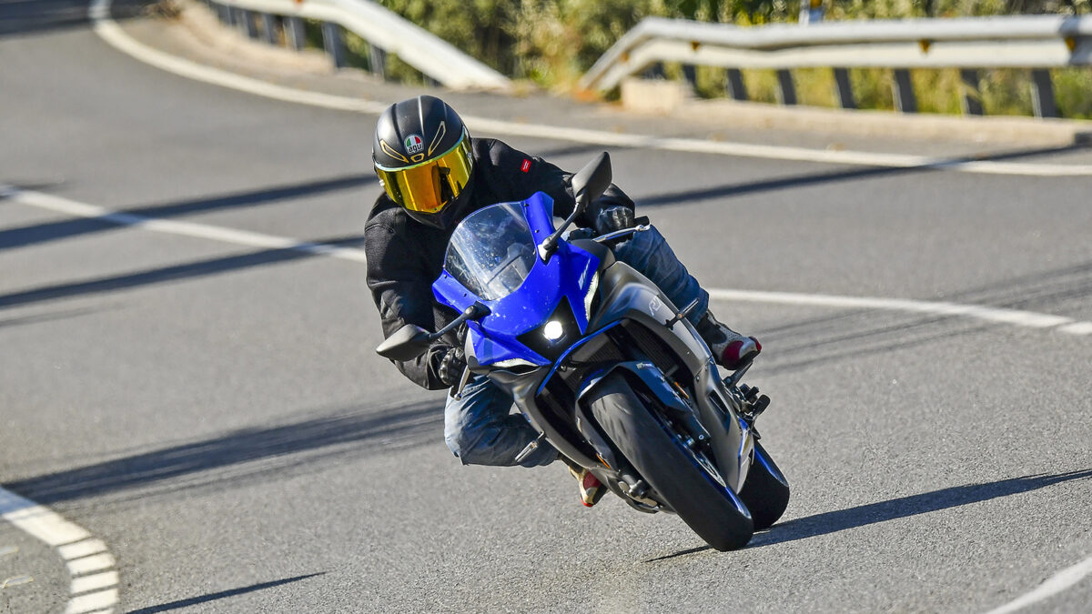 Prueba Yamaha R7: Cuando Supersport quiere decir Superdiversión