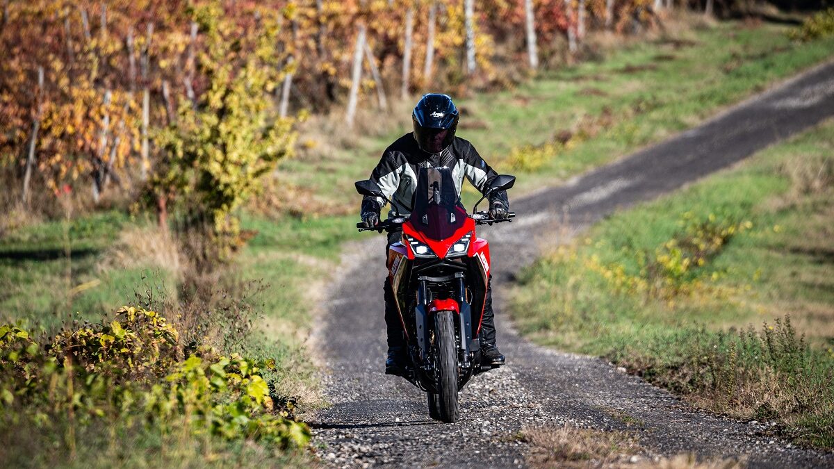 Prueba de la Moto Morini X-Cape 650: el resurgir trail de una marca mítica 18 Moto Morini X Cape 650 3 edited