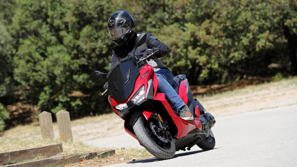 El scooter SYM Jet X 125 ahora te lo da todo: seguro, matrícula y 5 años de garantía 3 SYM Jet 125 X 2022