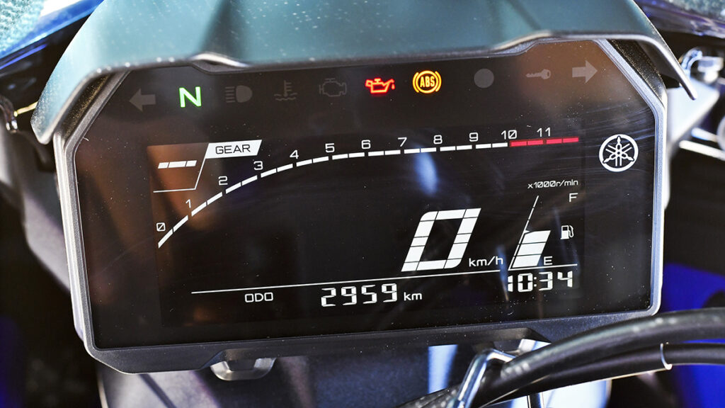 Prueba Yamaha R7: Cuando Supersport quiere decir Superdiversión 14 Yamaha R7 11