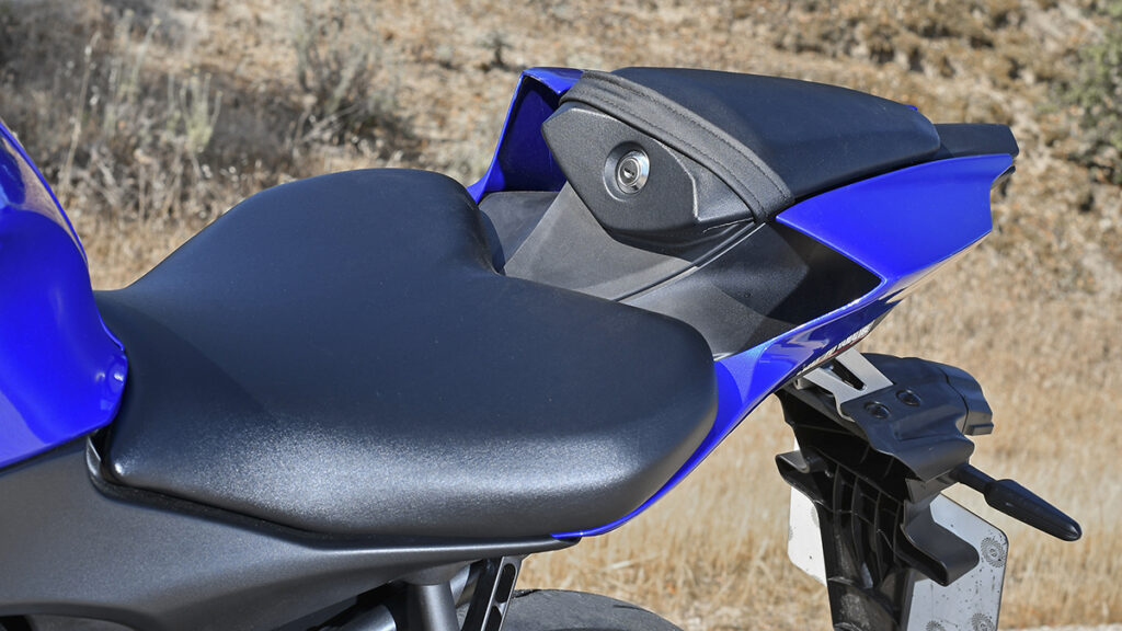 Prueba Yamaha R7: Cuando Supersport quiere decir Superdiversión 16 Yamaha R7 13
