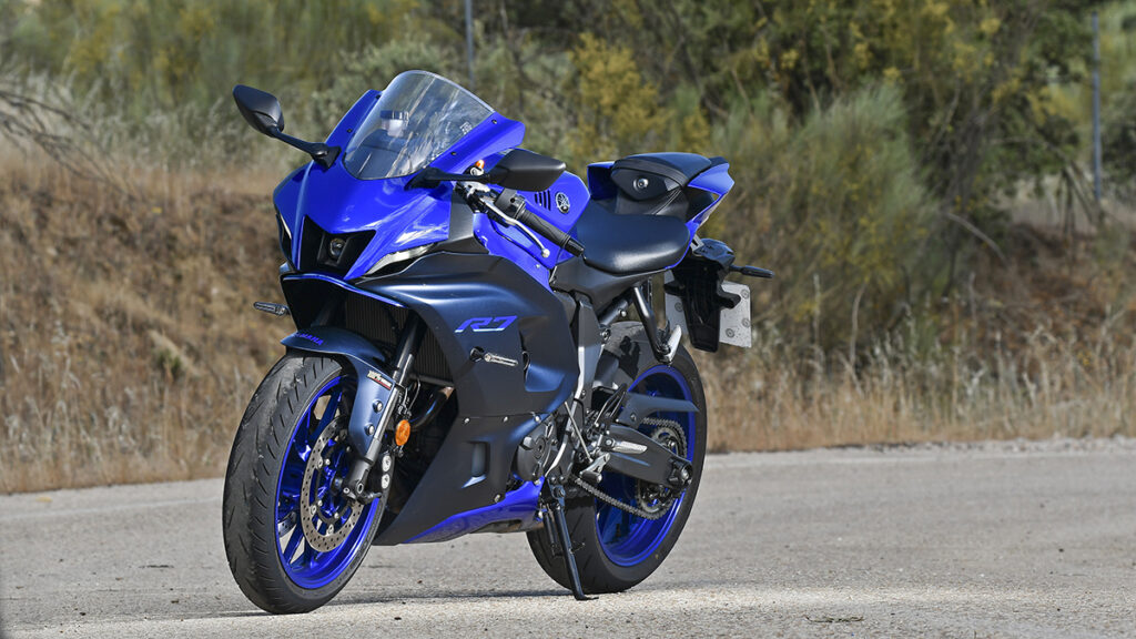 Prueba Yamaha R7: Cuando Supersport quiere decir Superdiversión 11 Yamaha R7 16