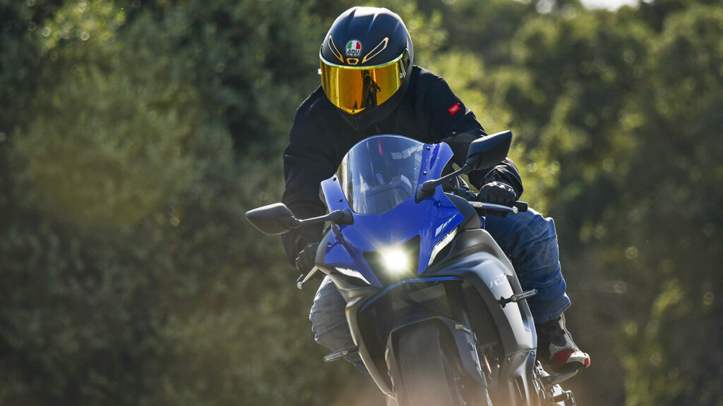 Prueba Yamaha R7: Cuando Supersport quiere decir Superdiversión 20 Yamaha R7 2
