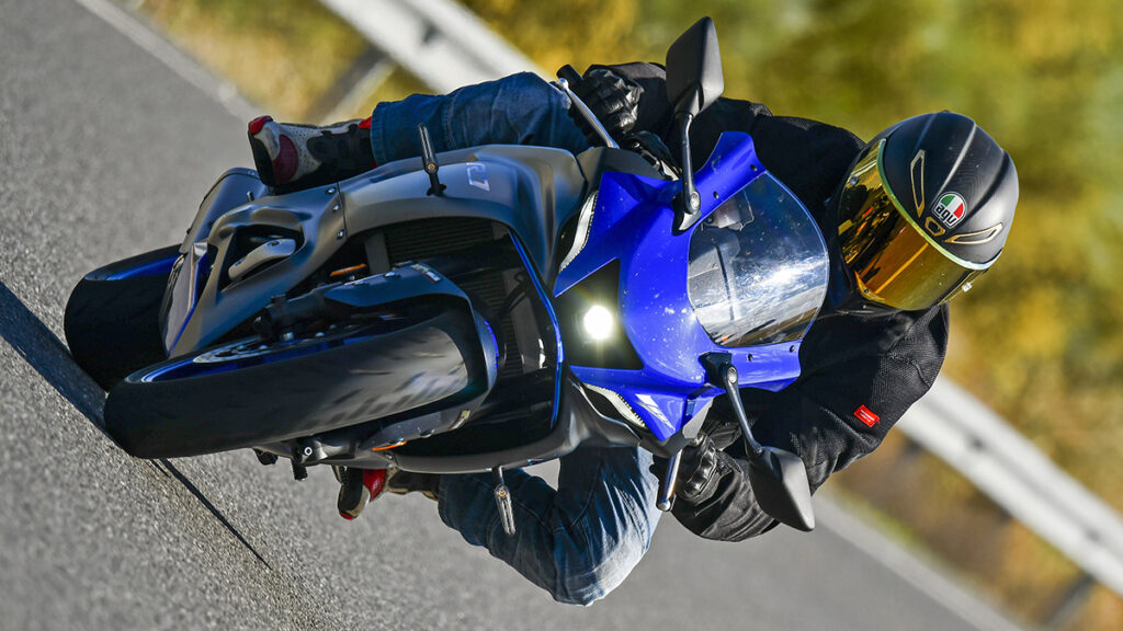 Prueba Yamaha R7: Cuando Supersport quiere decir Superdiversión 18 Yamaha R7 5