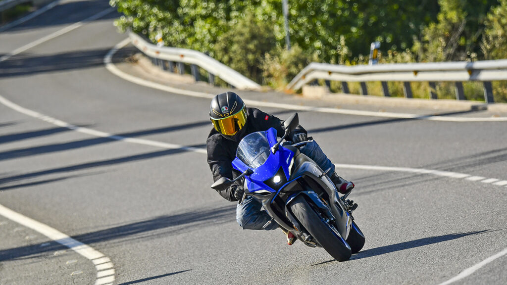 Prueba Yamaha R7: Cuando Supersport quiere decir Superdiversión 17 Yamaha R7 6