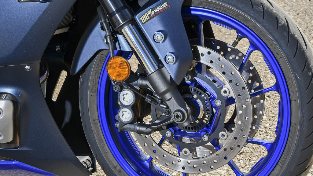 Prueba Yamaha R7: Cuando Supersport quiere decir Superdiversión 13 Yamaha R7 9