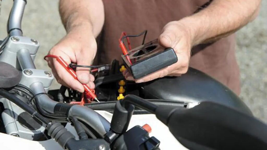 bateria moto mantenimiento