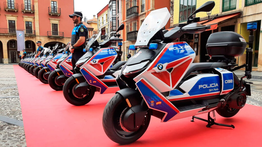 bmw ce 04 policia gijon 2