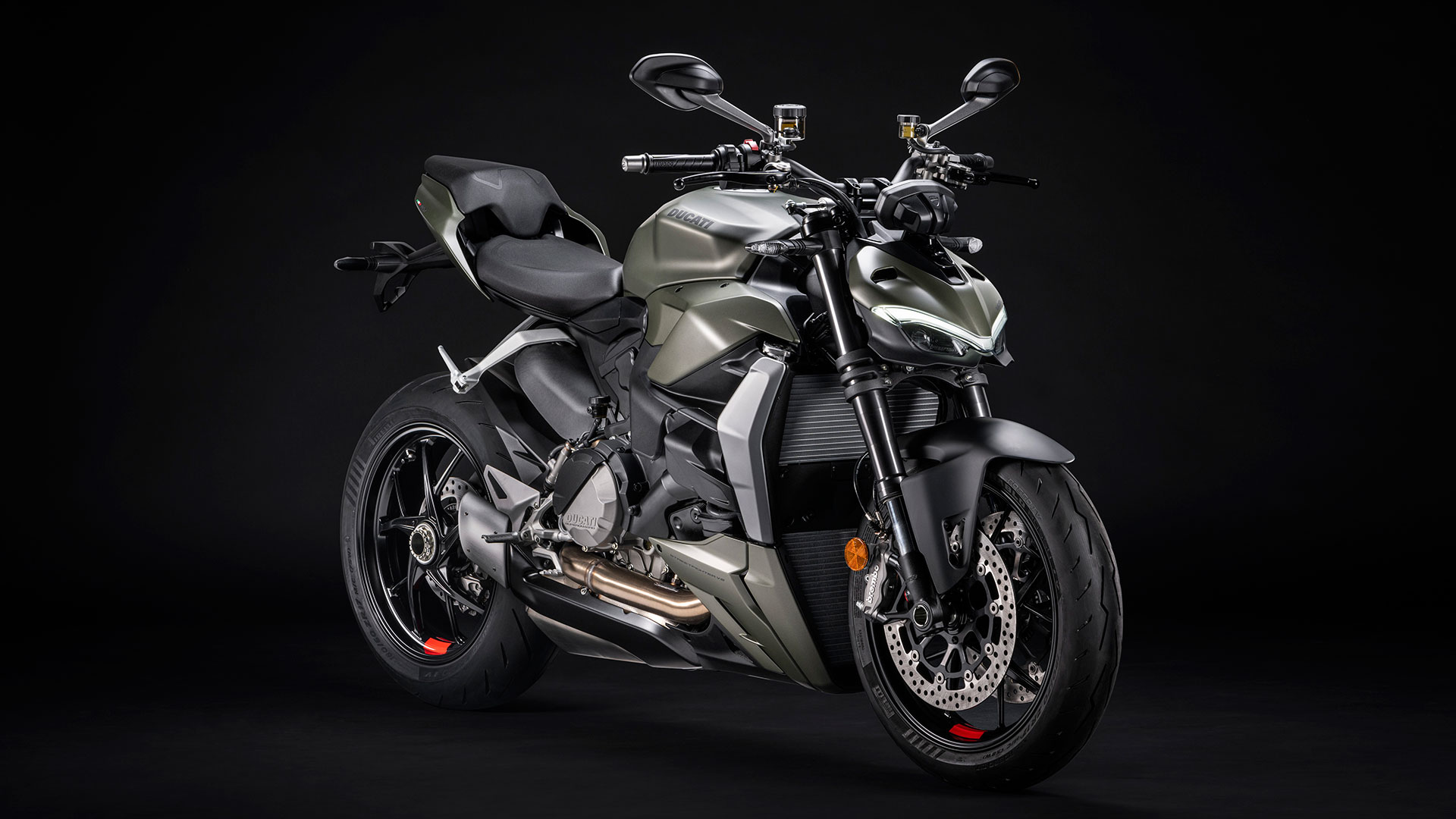 La Ducati Streetfighter V2 se pasa al verde 4 ducati streetfighter v2 verde 1
