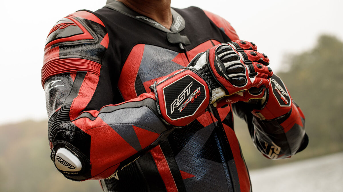 Da gas en pista sin preocupaciones con los nuevos guantes RST Tractech EVO 4 1 guantes rst tractech evo4