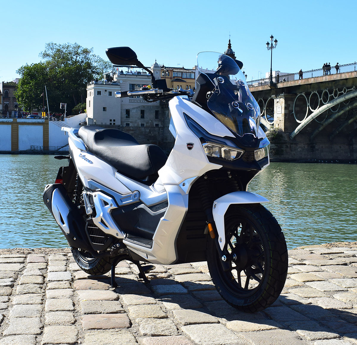MH Motorhispania VR10: un nuevo scooter de 125