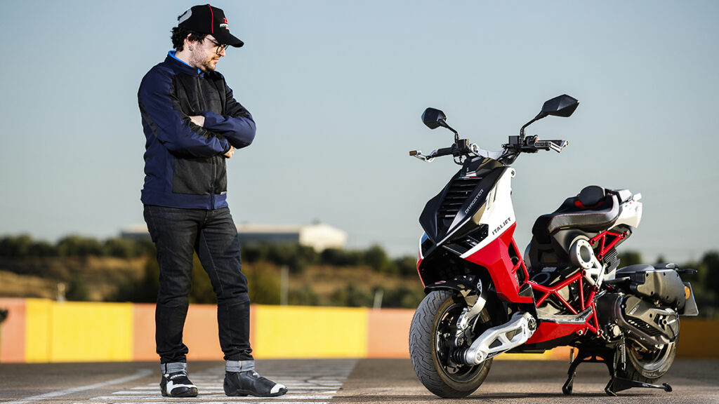 Gama de vaqueros Racered: cuando estilo y seguridad van de la mano 2 Italjet Dragster 2022